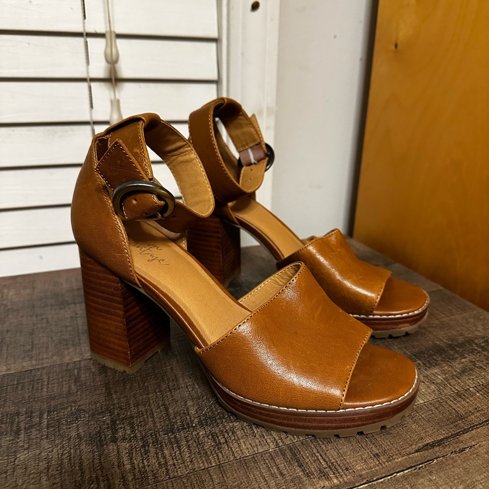Crown Vintage Tan Leather Block Heels